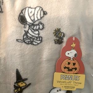 Adorable Halloween Snoopy Velvetloft Throw